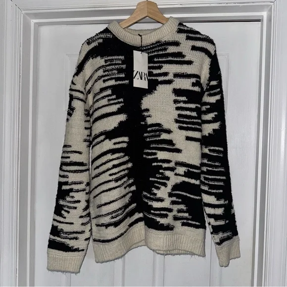 NWT Zara Abstract Jacquard Sweater Black White L - Picture 3 of 7